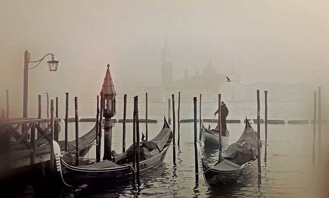 Jak tanio Popłynąć gondola w Wenecji?